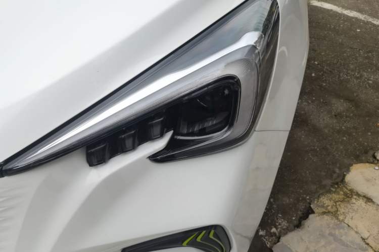 Used CHANGAN Benni E-Star 2022 Qingxin Edition Colorful Model Lithium Iron Phosphate Left Front Headlight