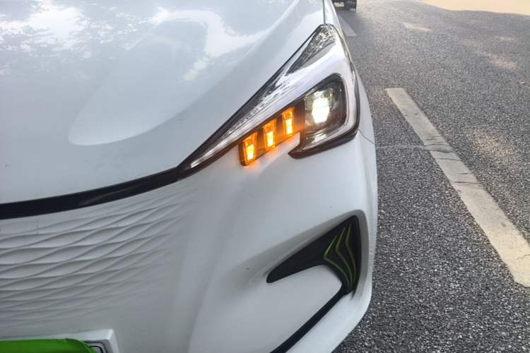 Used CHANGAN Benni E-Star 2022 Qingxin Edition Colorful Model Lithium Iron Phosphate Left Front Headlight