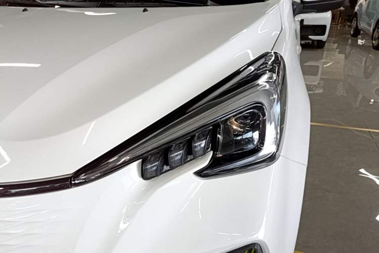 Used CHANGAN Benni E-Star 2022 Qingxin Edition Colorful Model Lithium Iron Phosphate Left Front Headlight