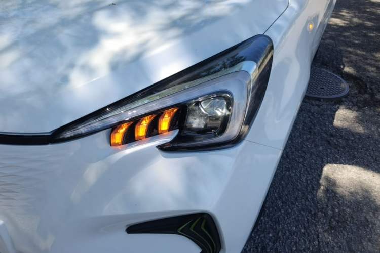 Used CHANGAN Benni E-Star 2022 Qingxin Edition Colorful Model Lithium Iron Phosphate Left Front Headlight
