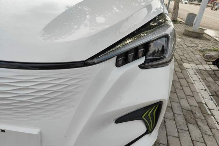 Used CHANGAN Benni E-Star 2022 Qingxin Edition Colorful Model Lithium Iron Phosphate Left Front Headlight