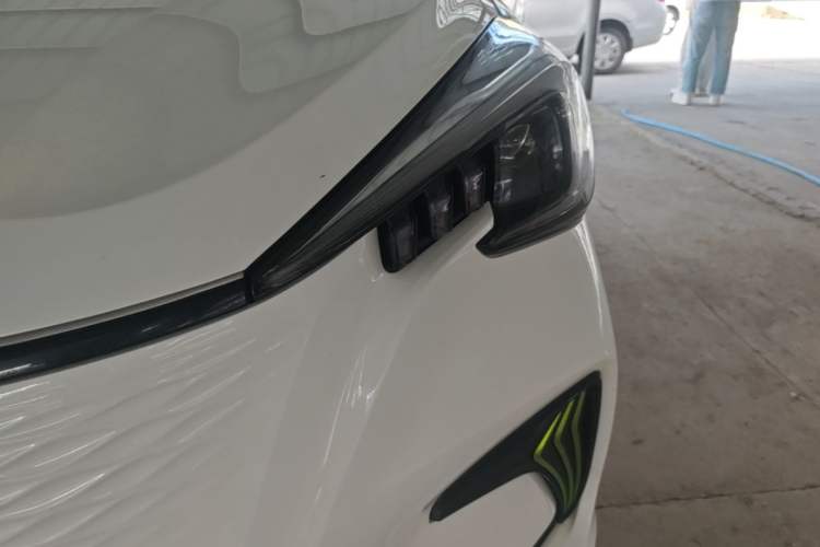 Used CHANGAN Benni E-Star 2022 Qingxin Edition Colorful Model Lithium Iron Phosphate Left Front Headlight