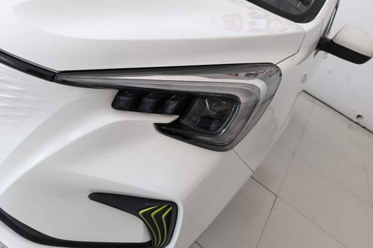 Used CHANGAN Benni E-Star 2022 Qingxin Edition Colorful Model Lithium Iron Phosphate Left Front Headlight