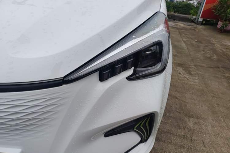 Used CHANGAN Benni E-Star 2022 Qingxin Edition Colorful Model Lithium Iron Phosphate Left Front Headlight