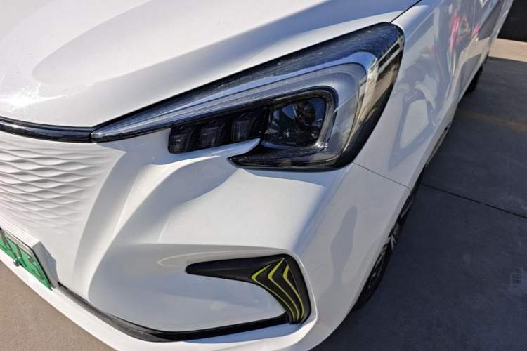 Used CHANGAN Benni E-Star 2022 Qingxin Edition Colorful Model Lithium Iron Phosphate Left Front Headlight