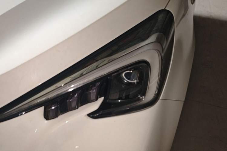 Used CHANGAN Benni E-Star 2022 Qingxin Edition Colorful Model Lithium Iron Phosphate Left Front Headlight