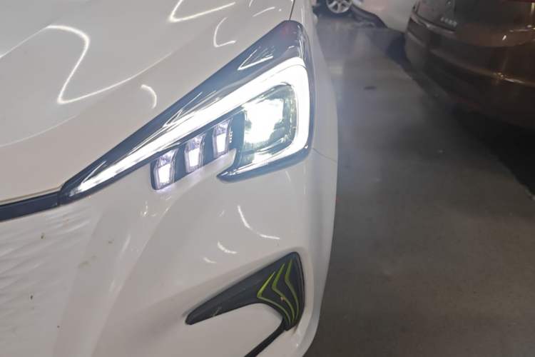 Used CHANGAN Benni E-Star 2022 Charming Edition Colorful Model Lithium Iron Phosphate Left Front Headlight