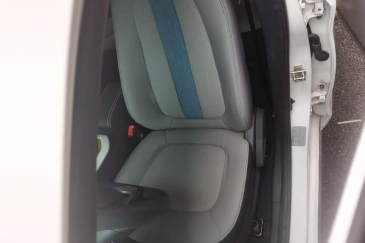 Used CHANGAN Benni E-Star 2022 Qingxin Edition Colorful Model Lithium Iron Phosphate Left Front Seat