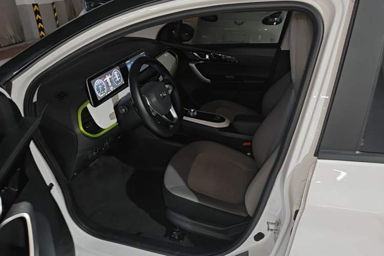 Used CHANGAN Benni E-Star 2022 Charming Edition Colorful Model Lithium Iron Phosphate Left Front Seat