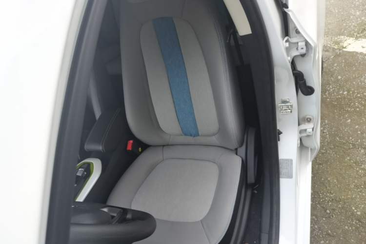 Used CHANGAN Benni E-Star 2022 Qingxin Edition Colorful Model Lithium Iron Phosphate Left Front Seat