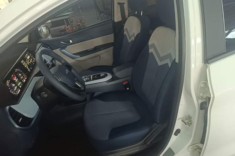 Used CHANGAN Benni E-Star 2022 Qingxin Edition Colorful Model Lithium Iron Phosphate Left Front Seat