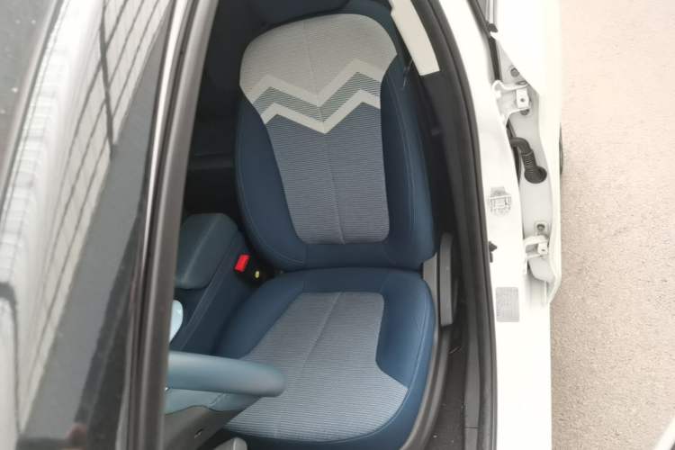 Used CHANGAN Benni E-Star 2022 Charming Edition Colorful Model Lithium Iron Phosphate Left Front Seat
