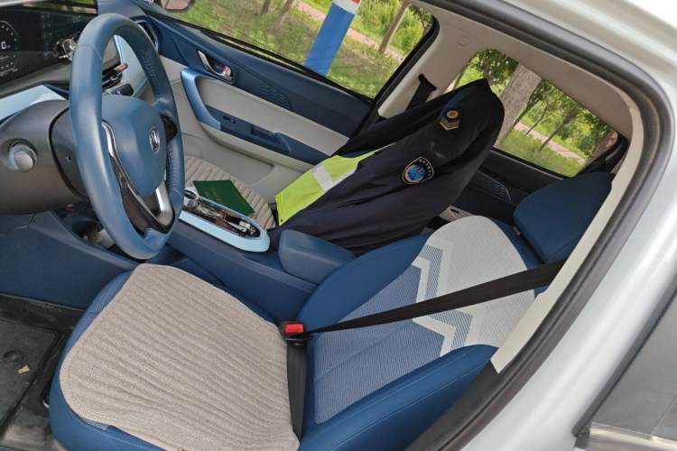 Used CHANGAN Benni E-Star 2022 Charming Edition Colorful Model Lithium Iron Phosphate Left Front Seat