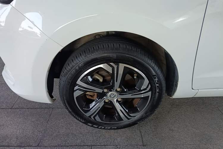 Used CHANGAN Benni E-Star 2022 Qingxin Edition Colorful Model Lithium-NMC Left Front Wheel Hub