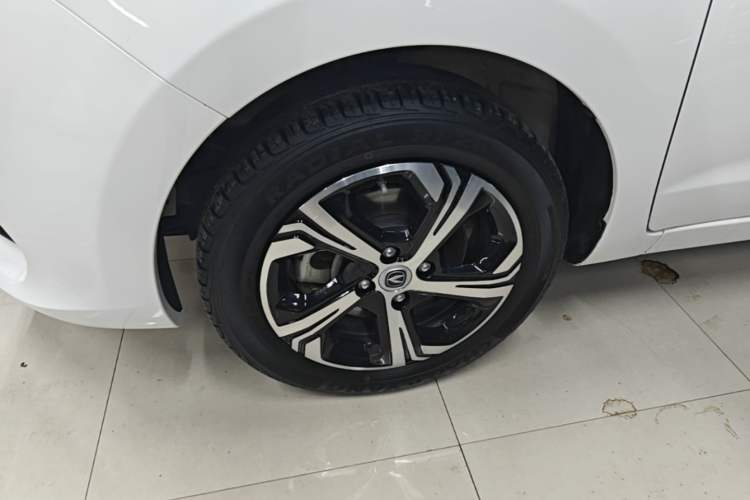 Used CHANGAN Benni E-Star 2022 Qingxin Edition Colorful Model Lithium-NMC Left Front Wheel Hub