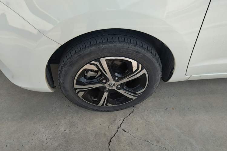 Used CHANGAN Benni E-Star 2022 Qingxin Edition Colorful Model Lithium Iron Phosphate Left Front Wheel Hub
