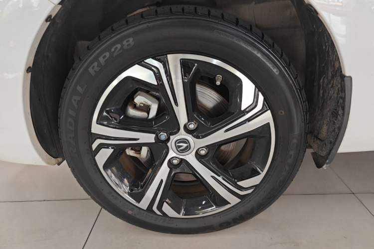 Used CHANGAN Benni E-Star 2022 Qingxin Edition Colorful Model Lithium-NMC Left Front Wheel Hub