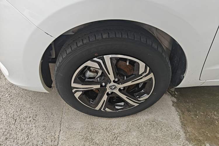 Used CHANGAN Benni E-Star 2022 Qingxin Edition Colorful Model Lithium-NMC Left Front Wheel Hub