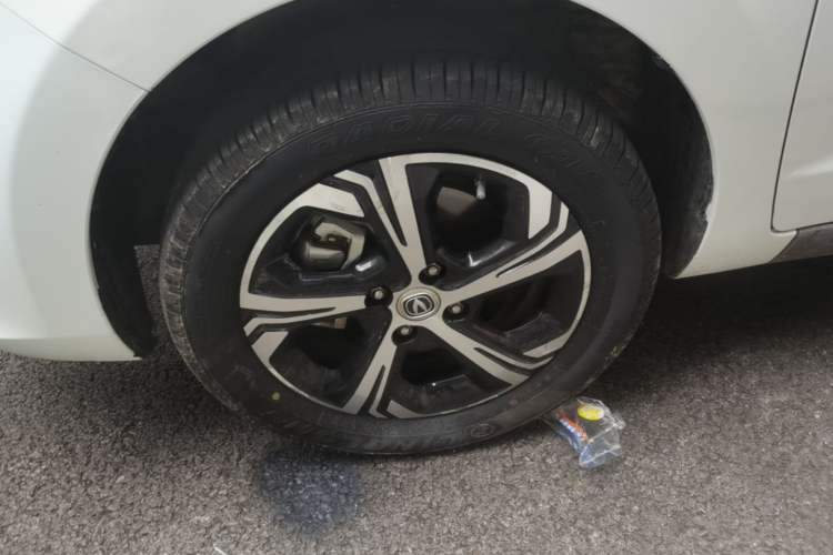 Used CHANGAN Benni E-Star 2022 Qingxin Edition Colorful Model Lithium Iron Phosphate Left Front Wheel Hub