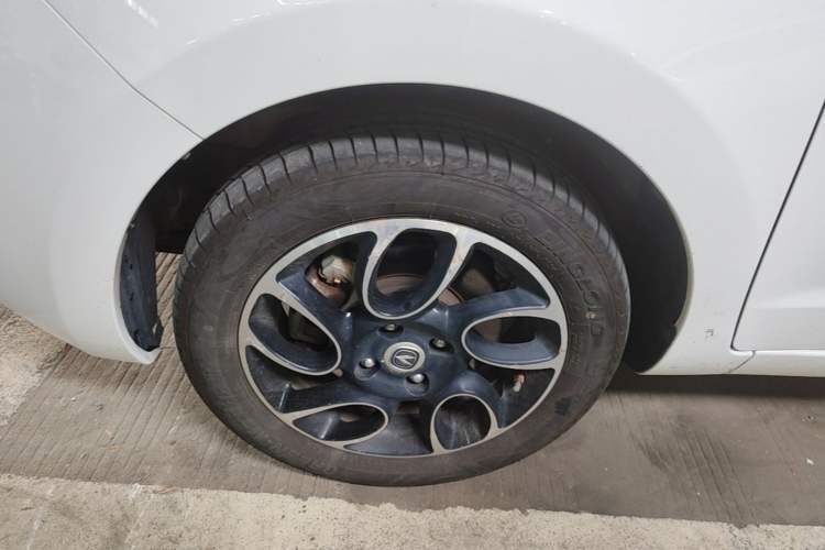 Used CHANGAN Benni E-Star 2022 National Edition Colorful Limited Edition (Fast-Charging Version) Lithium Iron Phosphate Left Front Wheel Hub