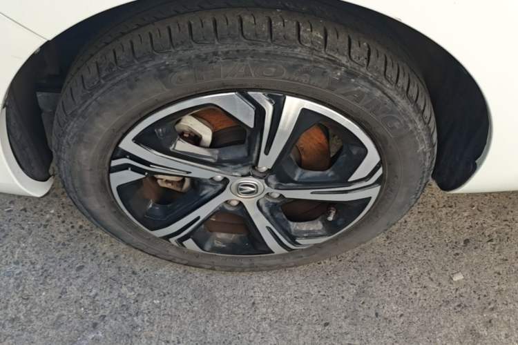 Used CHANGAN Benni E-Star 2022 Qingxin Edition Colorful Model Lithium Iron Phosphate Left Front Wheel Hub