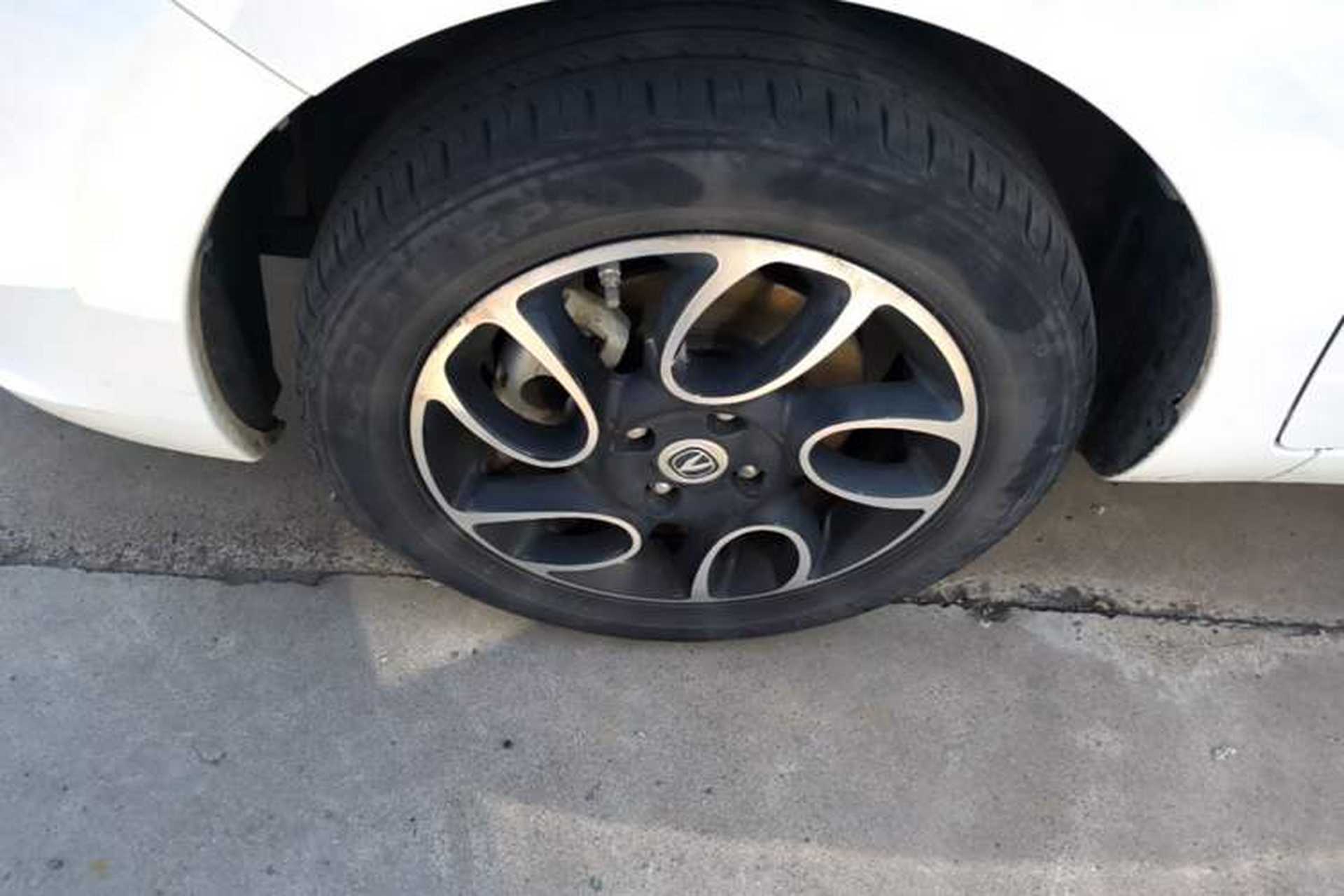Used CHANGAN Benni E-Star 2022 Qingxin Edition Colorful Model Lithium Iron Phosphate Left Front Wheel Hub