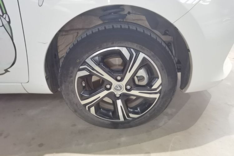 Used CHANGAN Benni E-Star 2022 Qingxin Edition Colorful Model Lithium Iron Phosphate Left Front Wheel Hub