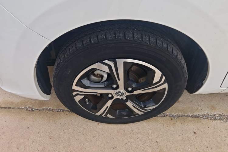 Used CHANGAN Benni E-Star 2022 Qingxin Edition Colorful Model Lithium Iron Phosphate Left Front Wheel Hub