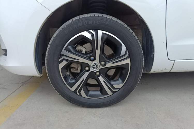 Used CHANGAN Benni E-Star 2022 Qingxin Edition Colorful Model Lithium Iron Phosphate Left Front Wheel Hub