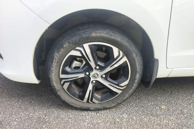 Used CHANGAN Benni E-Star 2022 Qingxin Edition Colorful Model Lithium Iron Phosphate Left Front Wheel Hub