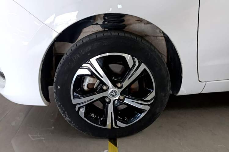 Used CHANGAN Benni E-Star 2022 Qingxin Edition Colorful Model Lithium Iron Phosphate Left Front Wheel Hub