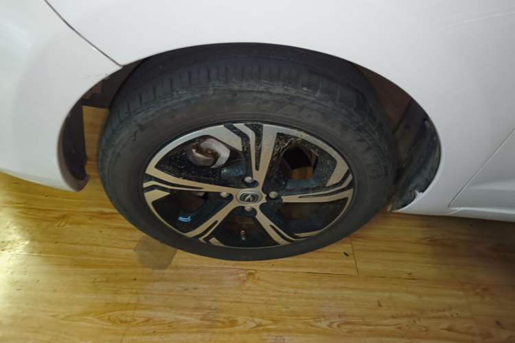Used CHANGAN Benni E-Star 2022 Qingxin Edition Colorful Model Lithium Iron Phosphate Left Front Wheel Hub