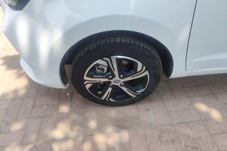 Used CHANGAN Benni E-Star 2022 Qingxin Edition Colorful Model Lithium Iron Phosphate Left Front Wheel Hub