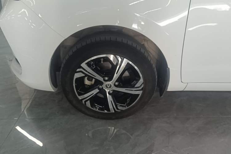 Used CHANGAN Benni E-Star 2022 Qingxin Edition Colorful Model Lithium Iron Phosphate Left Front Wheel Hub