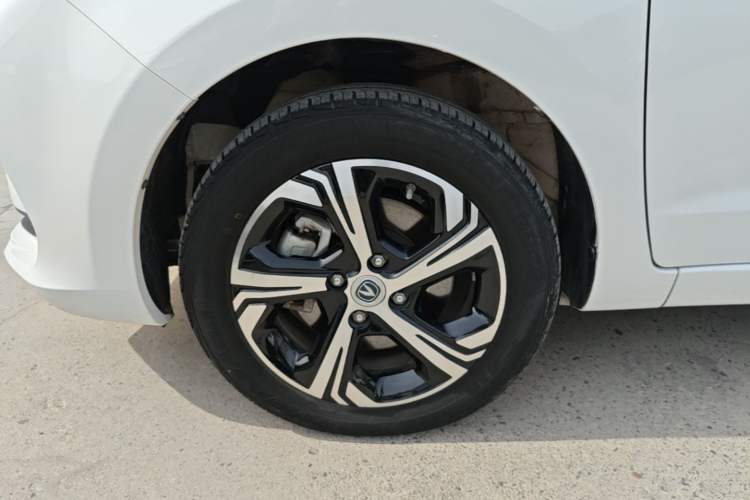 Used CHANGAN Benni E-Star 2022 Charming Edition Colorful Model Lithium-Ion Battery Left Front Wheel Hub