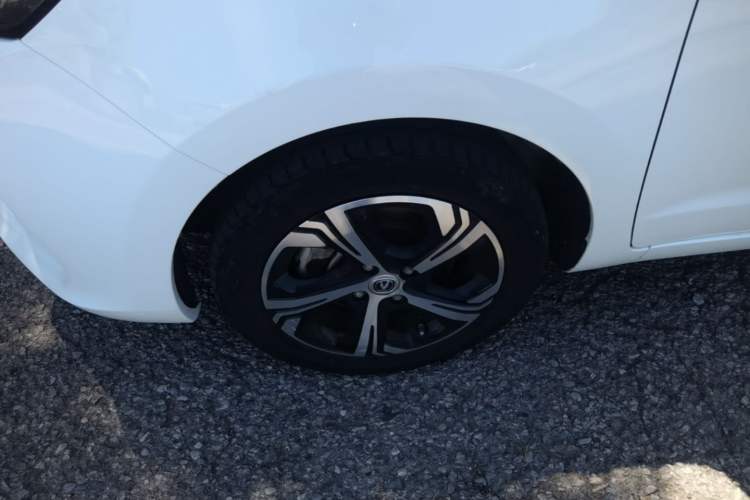 Used CHANGAN Benni E-Star 2022 Qingxin Edition Colorful Model Lithium Iron Phosphate Left Front Wheel Hub