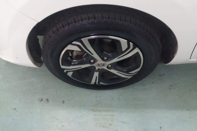 Used CHANGAN Benni E-Star 2022 Charming Edition Colorful Model Lithium Iron Phosphate Left Front Wheel Hub