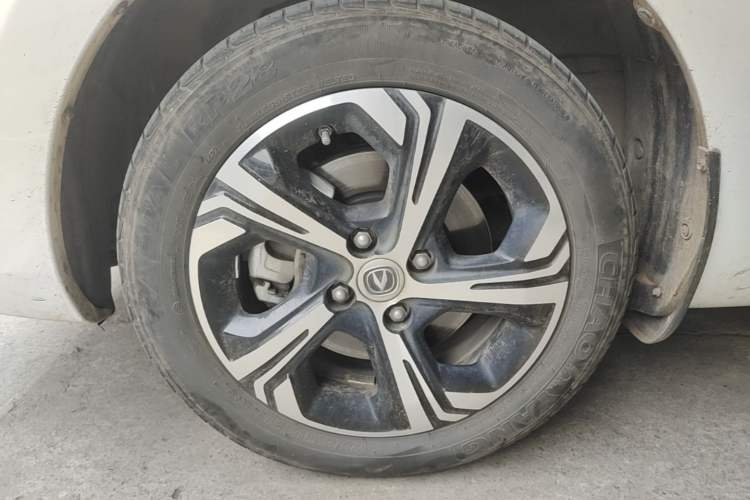 Used CHANGAN Benni E-Star 2022 Qingxin Edition Colorful Model Lithium Iron Phosphate Left Front Wheel Hub