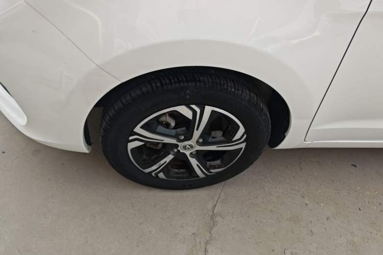 Used CHANGAN Benni E-Star 2022 Qingxin Edition Colorful Model Lithium-NMC Left Front Wheel Hub