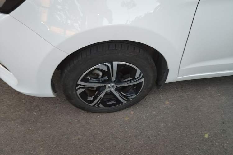 Used CHANGAN Benni E-Star 2022 Qingxin Edition Colorful Model Lithium Iron Phosphate Left Front Wheel Hub