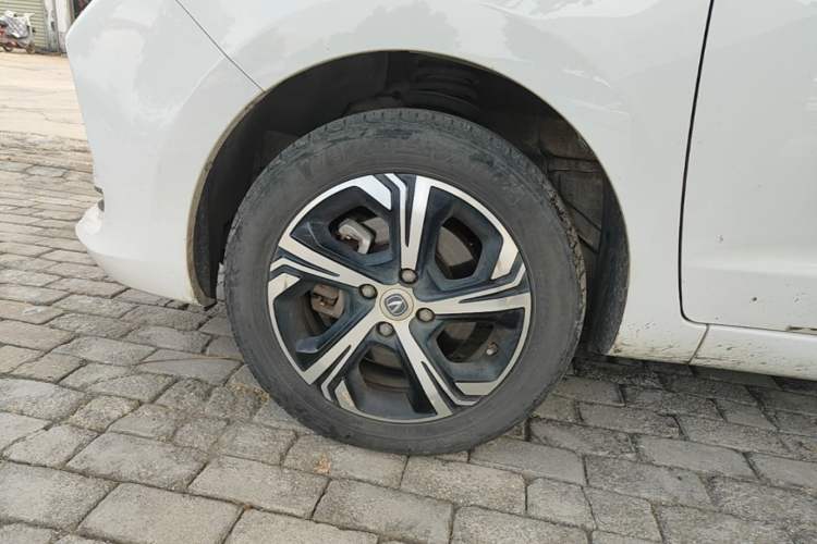 Used CHANGAN Benni E-Star 2022 Qingxin Edition Colorful Model Lithium Iron Phosphate Left Front Wheel Hub