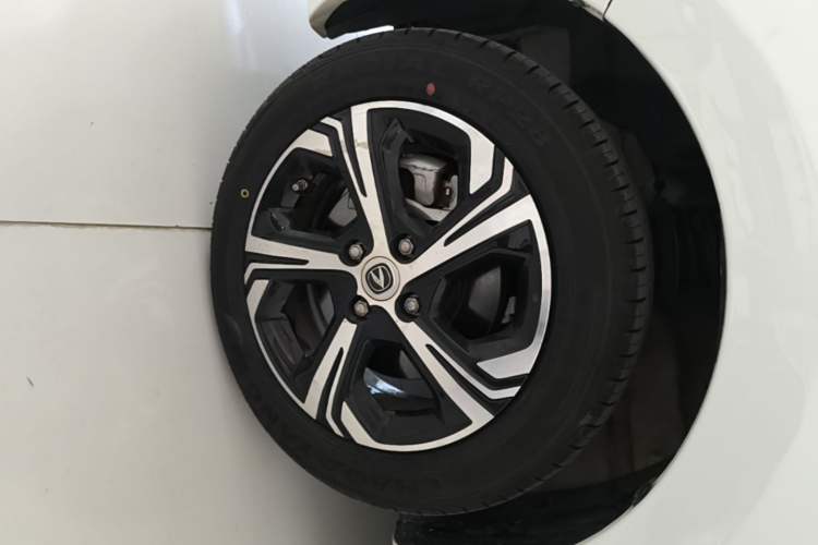 Used CHANGAN Benni E-Star 2022 Qingxin Edition Colorful Model Lithium Iron Phosphate Left Front Wheel Hub