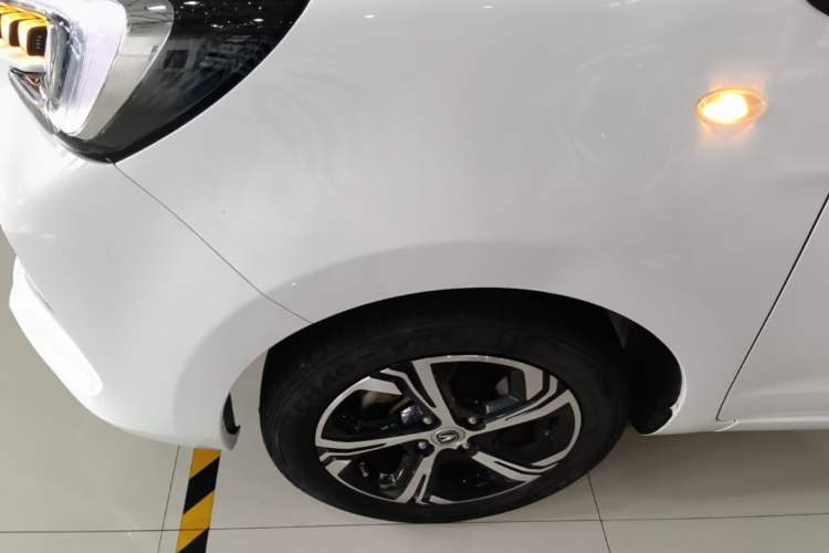 Used CHANGAN Benni E-Star 2022 Qingxin Edition Colorful Model Lithium Iron Phosphate Left Front Wheel Hub