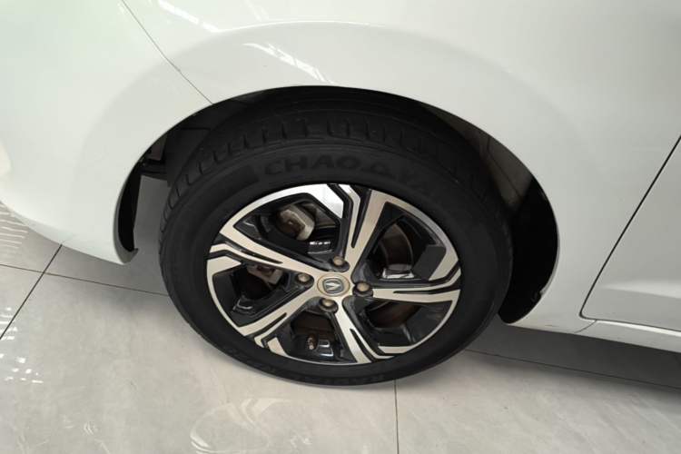 Used CHANGAN Benni E-Star 2022 Qingxin Edition Colorful Model Lithium Iron Phosphate Left Front Wheel Hub