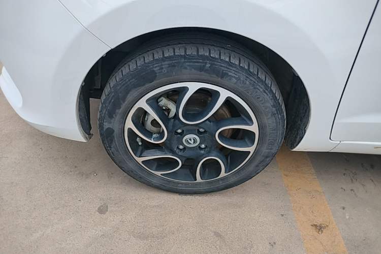 Used CHANGAN Benni E-Star 2022 Qingxin Edition Colorful Model Lithium Iron Phosphate Left Front Wheel Hub