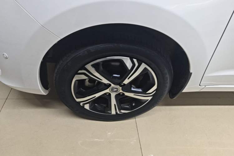 Used CHANGAN Benni E-Star 2022 Qingxin Edition Colorful Model Lithium-NMC Left Front Wheel Hub