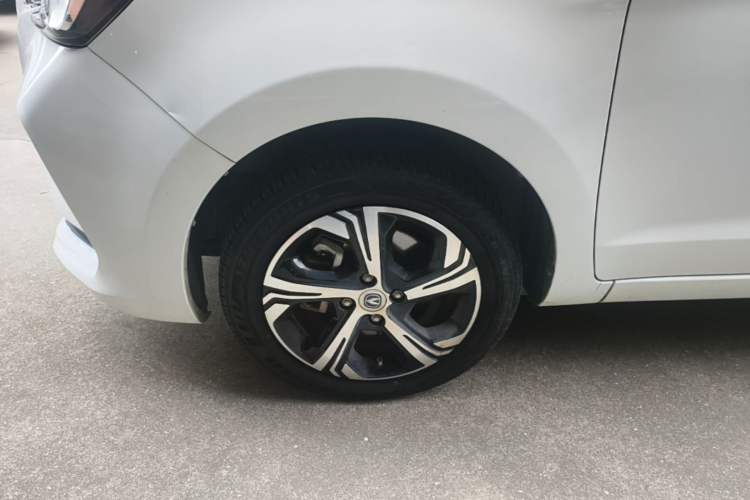 Used CHANGAN Benni E-Star 2022 Charming Edition Colorful Model Lithium Iron Phosphate Left Front Wheel Hub