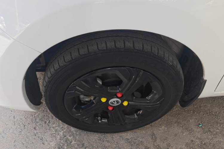 Used CHANGAN Benni E-Star 2022 Qingxin Edition Colorful Model Lithium-NMC Left Front Wheel Hub