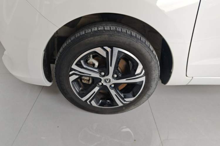 Used CHANGAN Benni E-Star 2022 Qingxin Edition Colorful Model Lithium Iron Phosphate Left Front Wheel Hub