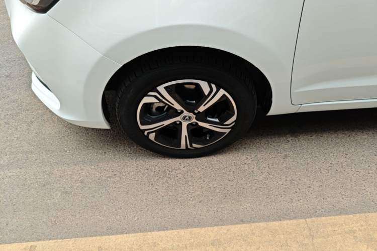 Used CHANGAN Benni E-Star 2022 Qingxin Edition Colorful Model Lithium Iron Phosphate Left Front Wheel Hub